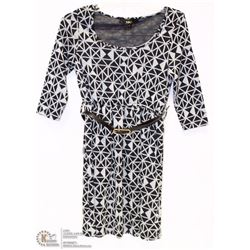 SIZE SMALL 3/4 SLEEVE SCOOP NECK SHORT DRESS