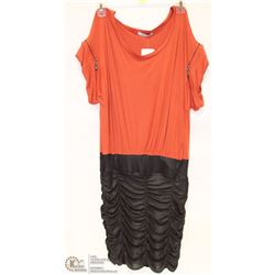 SIZE LARGE SHORT SLEEVE TOP WITH ROUCHE BOTTOM