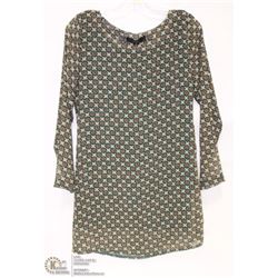 SIZE MEDIUM LONG SLEEVED GEOMETRIC RETRO STYLE