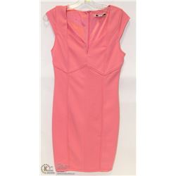 SIZE SMALL RETRO STYLE FORM FITTING DRESS