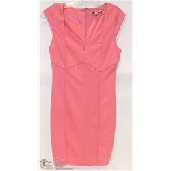 SIZE MEDIUM RETRO STYLE FORM FITTING DRESS