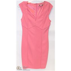 SIZE LARGE RETRO STYLE FORM FITTING DRESS