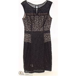 SIZE MEDIUM SLEEVELESS MID LENGHT COCKTAIL DRESS