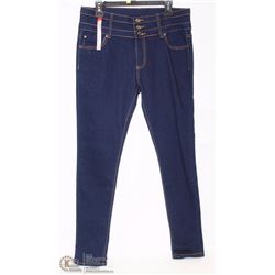 BH JEANS SIZE 30 SKINNY SLIGHT RIP & REPAIR STYLE