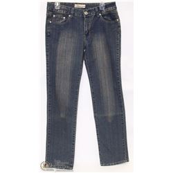 BOTIN JEANS SIZE 11 MEDIUM RISE BOOT CUT