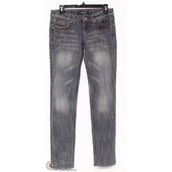 EZ IMPORTS SIZE 26 WAIST LOW RISE STRAIGHT LEG JEANS
