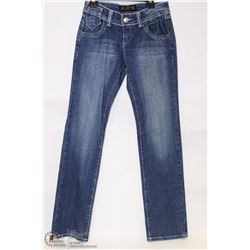 VO JEANS LOW RISE STRAIGHT CUT SIZE 25 RHINESTONE
