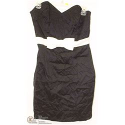 SIZE LARGE SWEETHEART NECKLINE STRAPLESS MINI DRES