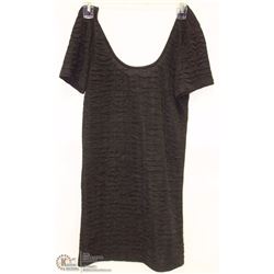 SIZE SMALL BLACK SCOOP NECK TSHIRT STYLE BODYCON