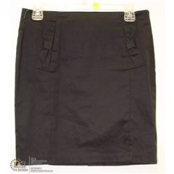 SIZE LARGE BLACK SHORT SATIN FINISH SKIRT, SMALL