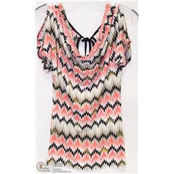 SIZE SMALL ZIGZAG PATTERNED DRAPING SCOOP NECK