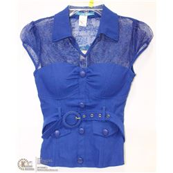 SIZE SMALL CAP SLEEVE BELTED TOP WITH SWEETHEART