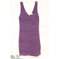 SIZE MEDIUM PURPLE SLEEVELESS SCOOP NECK WITH