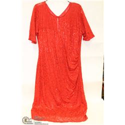SIZE 2XL RED SHORT SLEEVE 3/4 LENGTH DRESS, WITH