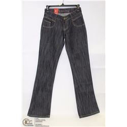 PUDDING JEANS SIZE XS (25/26) BOOT CUT FEATHERED