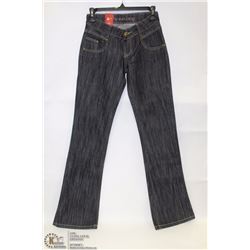 PUDDING JEANS SIZE S (27/28) BOOT CUT FEATHERED