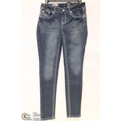 CROCKER JEANS SIZE 11 SKINNY FIT WHITE PIPING