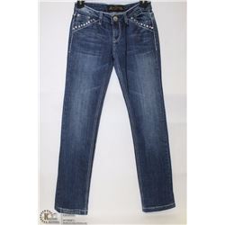 VO JEANS  WAIST  SIZE 26  STRAIGHT CUT BEDAZZLED