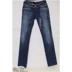 VO JEANS WAIST  SIZE 25 STRAIGHT CUT BEDAZZLED NOT