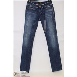 VO JEANS WAIST  SIZE 26 STRAIGHT CUT BEDAZZLED NOT