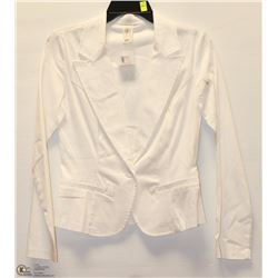 SIZE LARGE WHITE JACKET WITH FAUX FRONT POCKETS