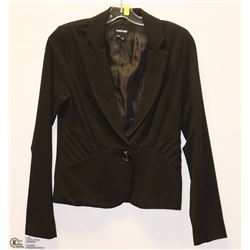 SIZE MEDIUM BLACK BLAZER WITH LARGE BUTTON DETAIL