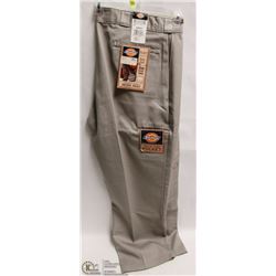 DICKIES JEANS 42/32 LOOSE FIT MENS
