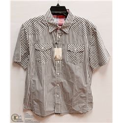 MENS SIZE XLARGE SHORT SLEEVED BUTTON DOWN