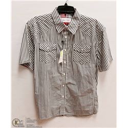 MENS SIZE 2 XLARGE SHORT SLEEVED BUTTON DOWN