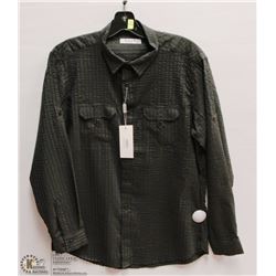 MENS SIZE LARGE LONG SLEEVED BUTTON DOWN