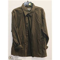 MENS SIZE 2 XLARGE LONG SLEEVED BUTTON DOWN