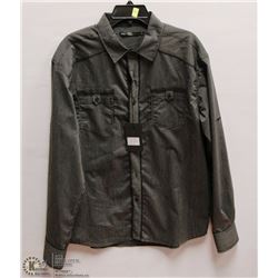 MENS SIZE XLARGE LONG SLEEVED BUTTON DOWN