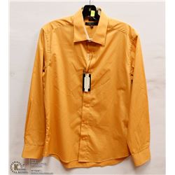 MENS SIZE MEDIUM LONG SLEEVED BUTTON DOWN