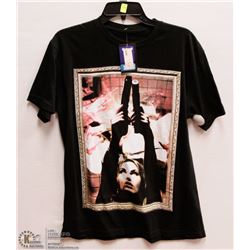 MENS SIZE MEDIUM TITS GIRL WITH GUN IN MIRROR