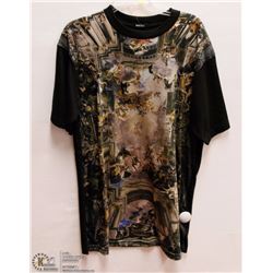 MENS SIZE ONE SIZE SIXTEEN CHAPEL T-SHIRT