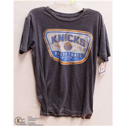 MENS SIZE MEDIUM NEW YORK KNICKS T-SHIRT