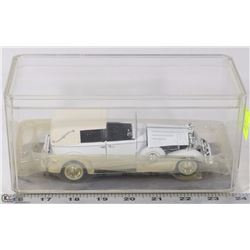 1933 CADILLAC TOWN CAR DIECAST MODEL