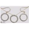 Image 1 : #8-10K YELLOW AND WHITE GOLD CIRCLE EARRING