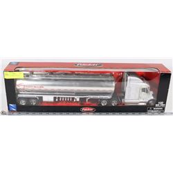 DIE CAST 18 WHEELER TRUCK