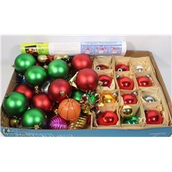 FLAT OF VARIOUS VINTAGE CHRISTMAS BULBS AND MORE