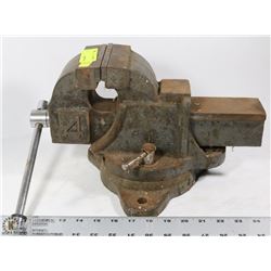 VICE WITH A SWIVEL BASE