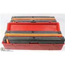 2 TRIANGLE FLARE KITS.