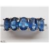 Image 1 : 8) 10KT WHITE GOLD 5 SAPPHIRE CLASSIC STYLE RING
