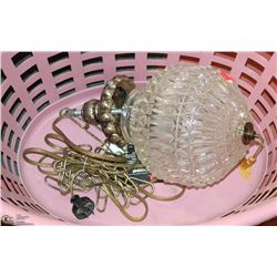 BASKET WITH VINTAGE HANGING LAMP