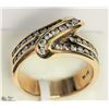 Image 2 : 15) 14KT YELLOW GOLD DIAMOND RING