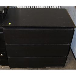 THREE DRAWER DRESSOR 32X19X30