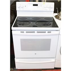 WHITE GE CERAMIC TOP CONVECTION OVEN