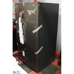 GE CHARCOAL SIDE BY SIDE WITH ICE AND WATER