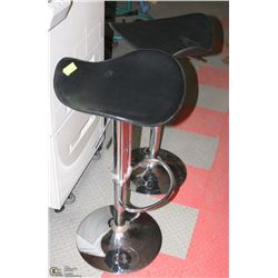 PAIR OF HYDROLIC LIFT STOOLS