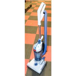 HOOVER SPRINT QUICKVAC UPRIGHT BAGLESS VACUUM.
